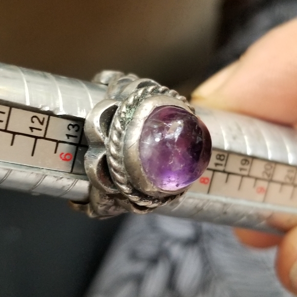 Vintage Amethyst and Sterling Silver Ring - Picture 4 of 6